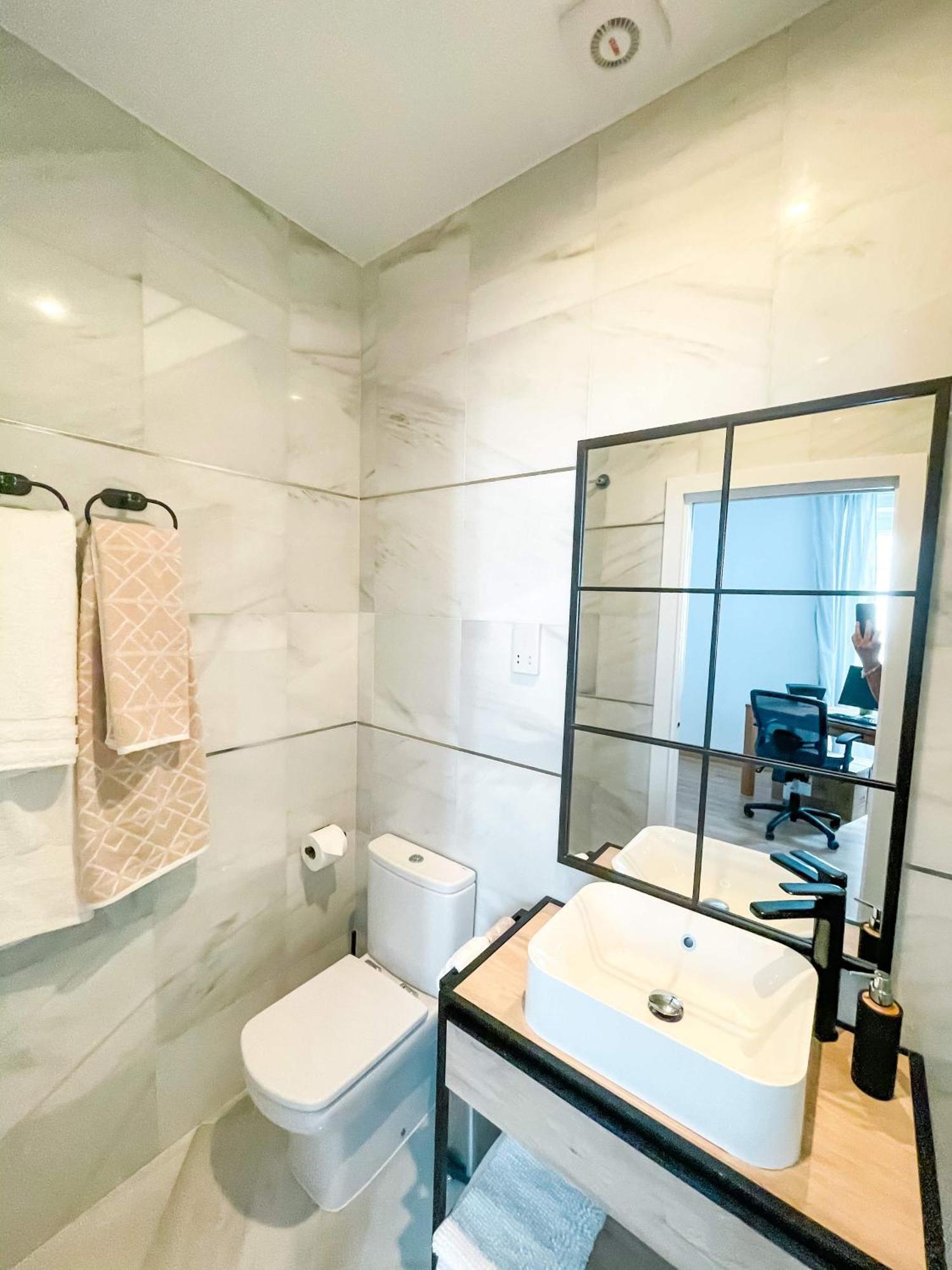 Elegant 2-Br Apartment With Unmatched Central Location Gibraltar Exterior foto